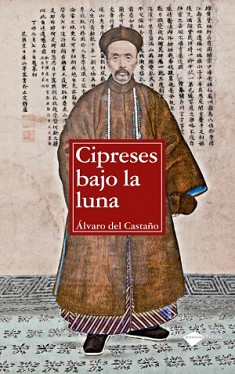 Cipreses bajo la luna