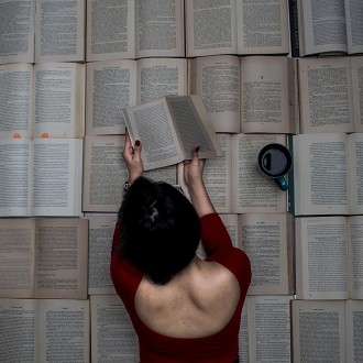 Sebastià Serrano: Al leer, el cerebro interconecta vista, olfato, gusto, tacto...